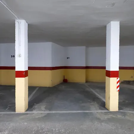 R & T Center - Parking 公寓 *